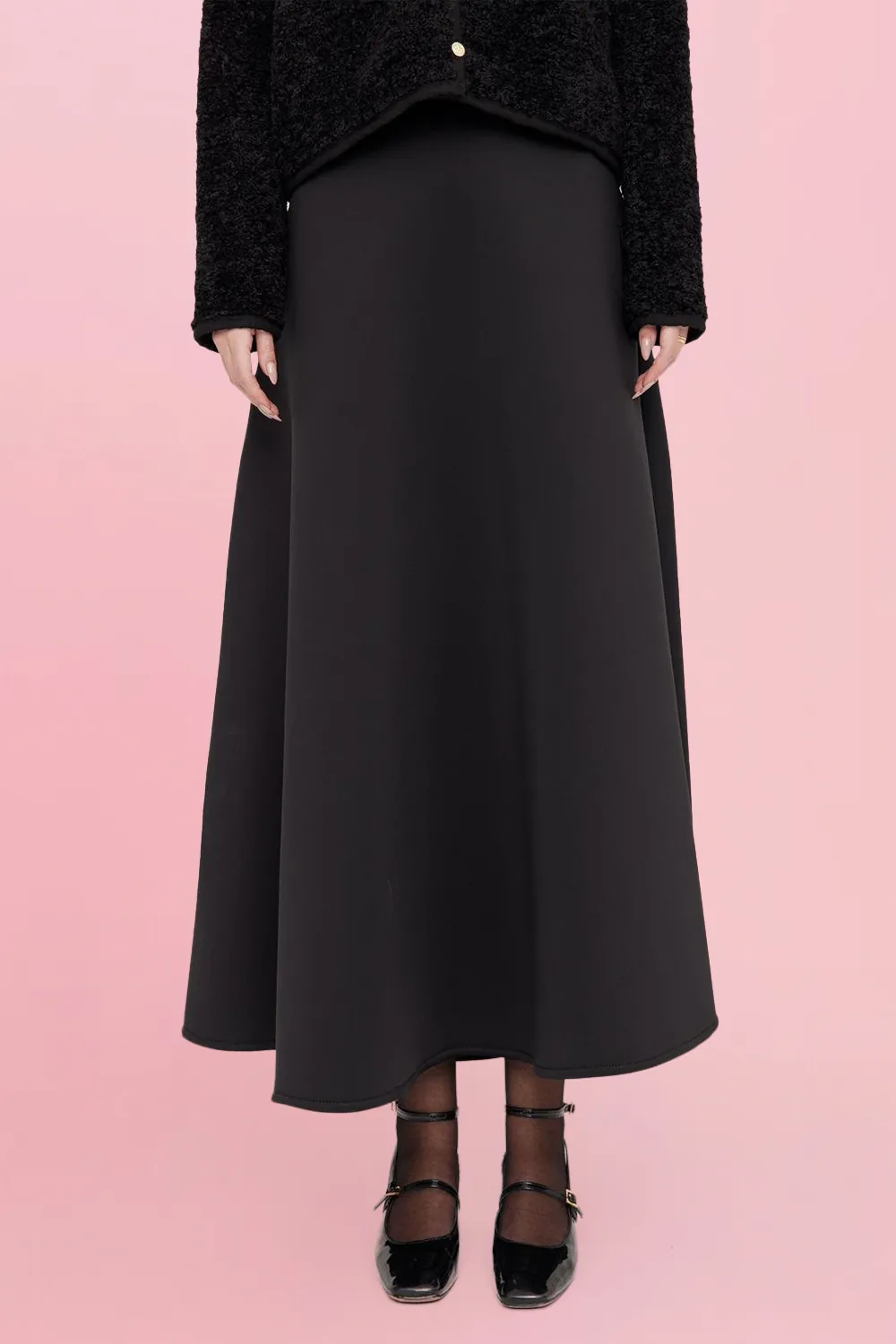 تنورة طويلة واسعة