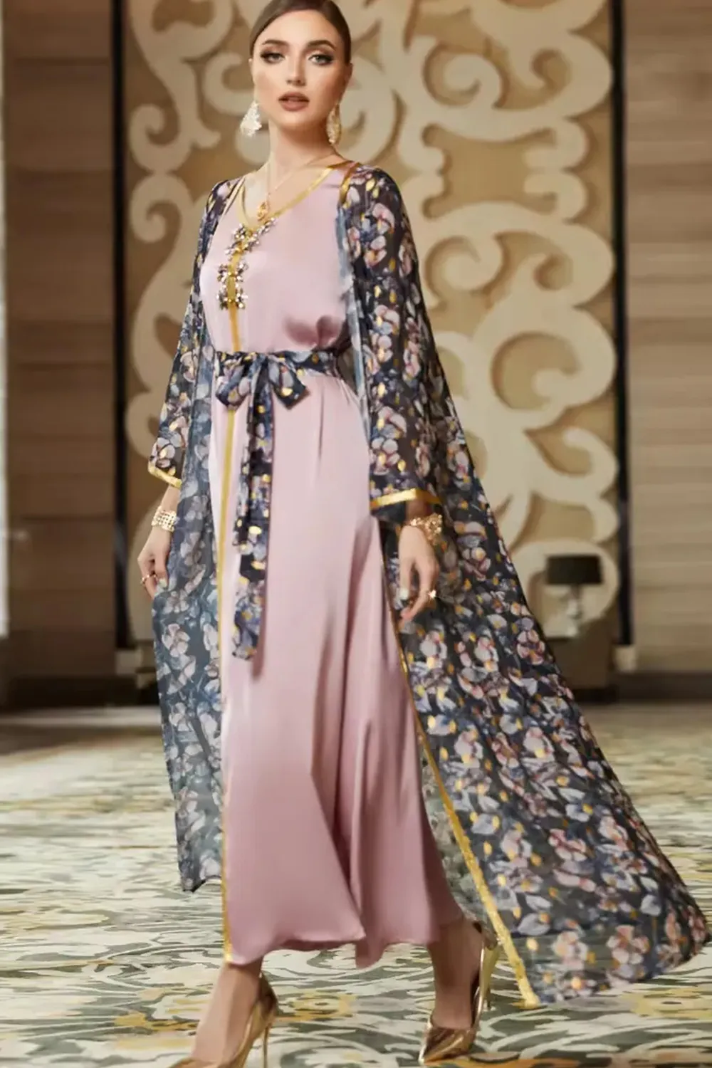 قفطان مغربي قطعتين منفصله منقوشة وحزام خصر