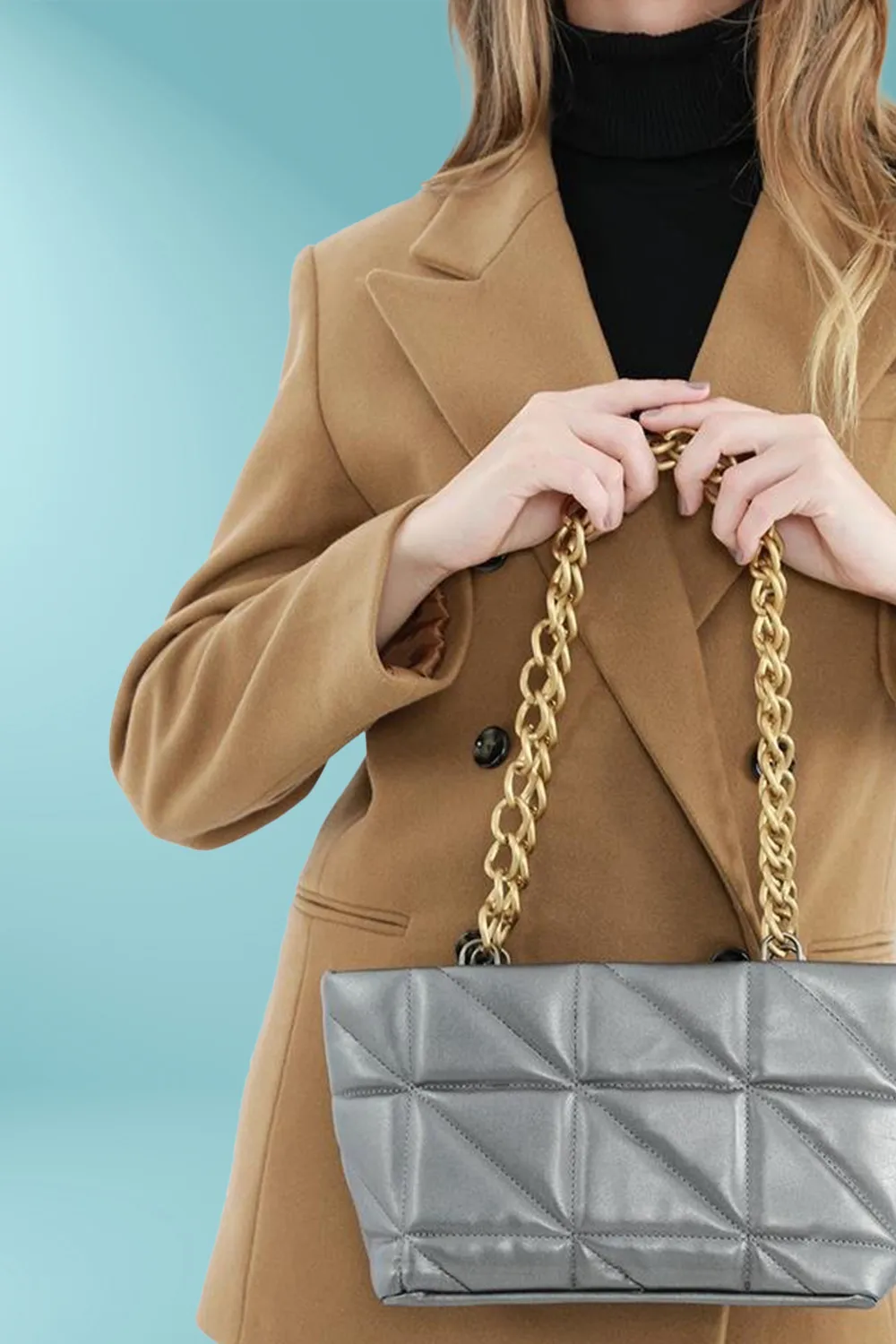 حقيبة كتف بحزام على شكل سلاسل ذهبية
