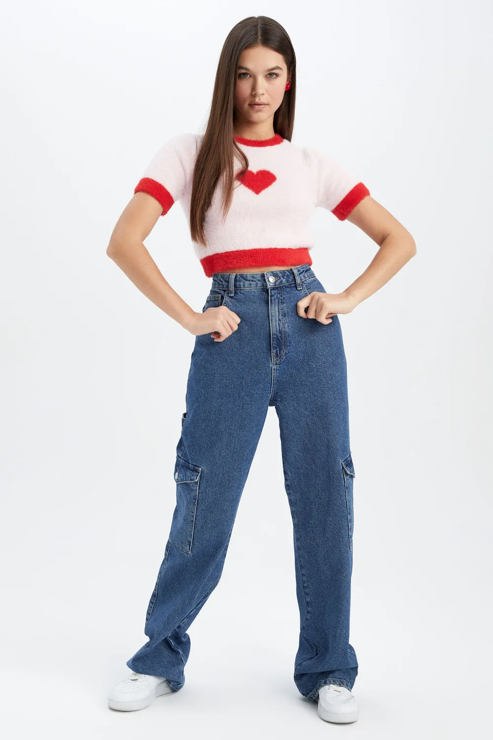 تيشيرت بياقة مستديرة بطبعة قلب