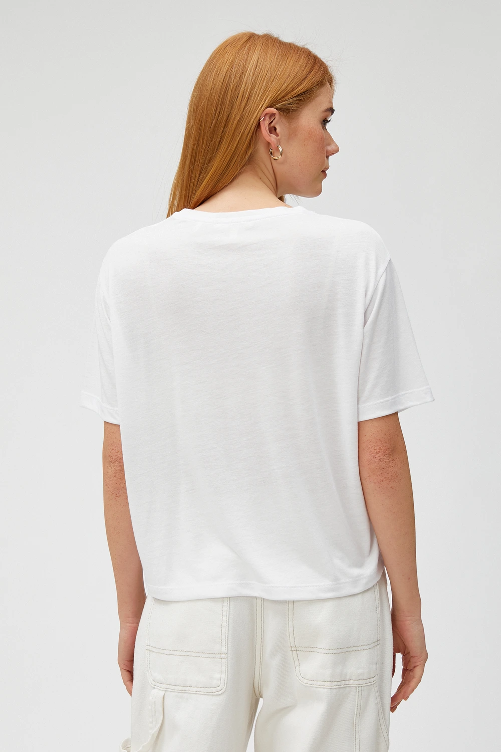 تيشيرت بكتابة ذهبية
