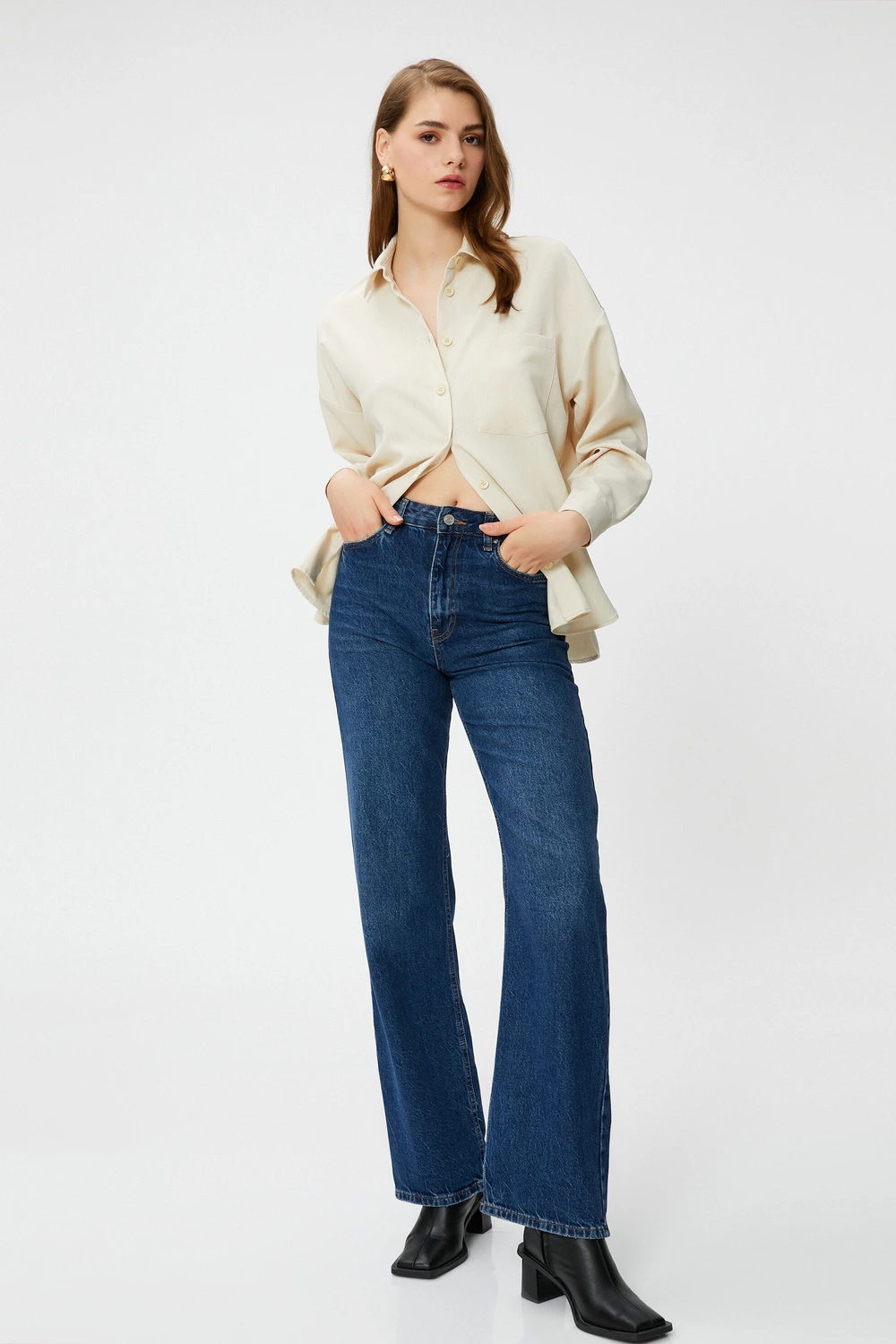 بلوزة بأزرار وياقة كلاسيكية
