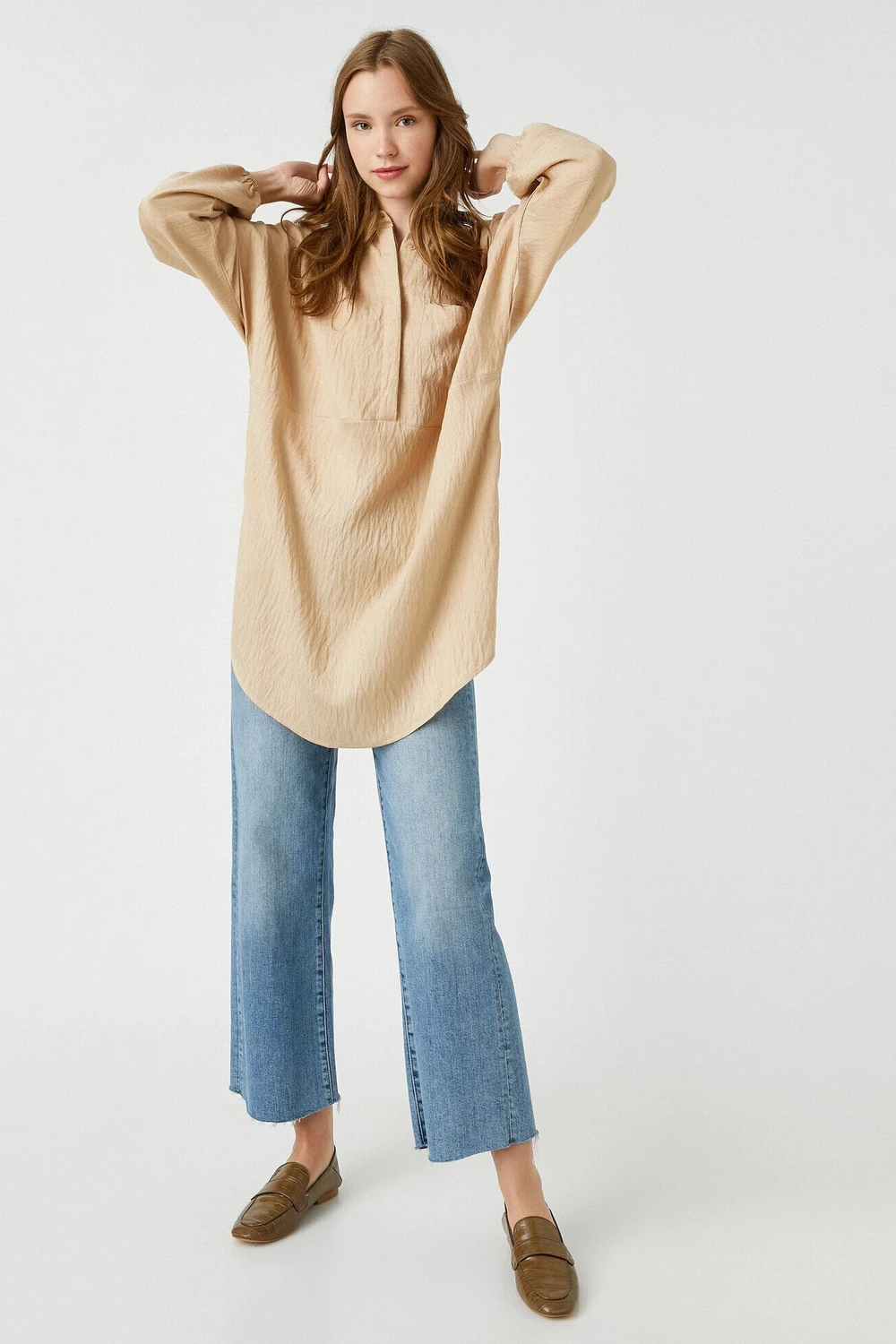 تونيك واسع بياقة كلاسيكية