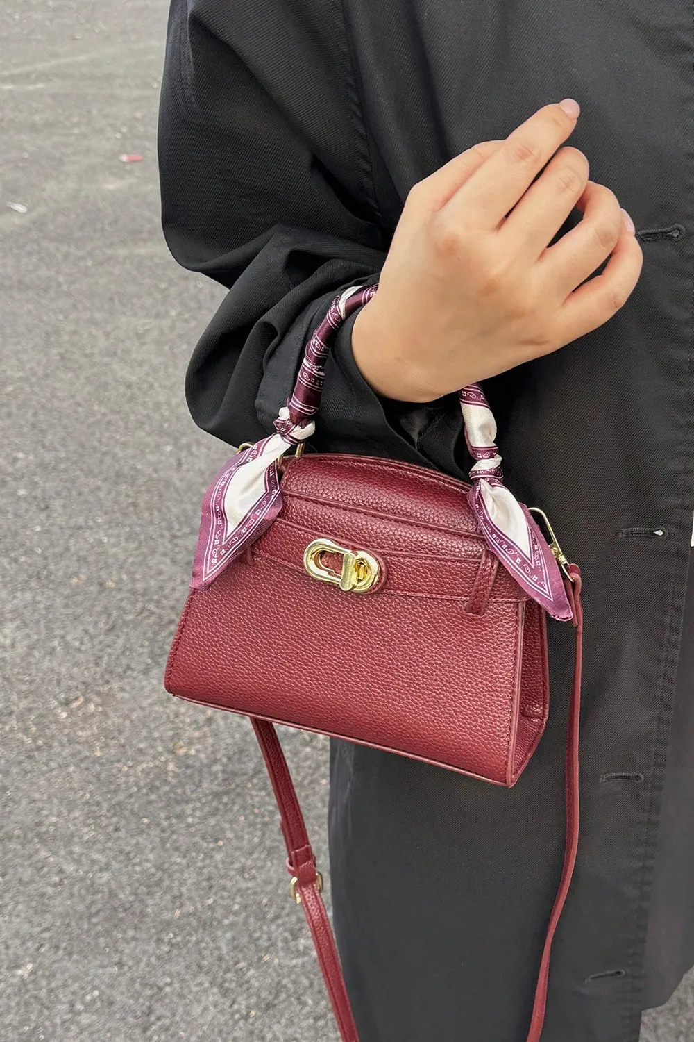 حقيبة يد جلد كلاسيكية بمقبض علوي